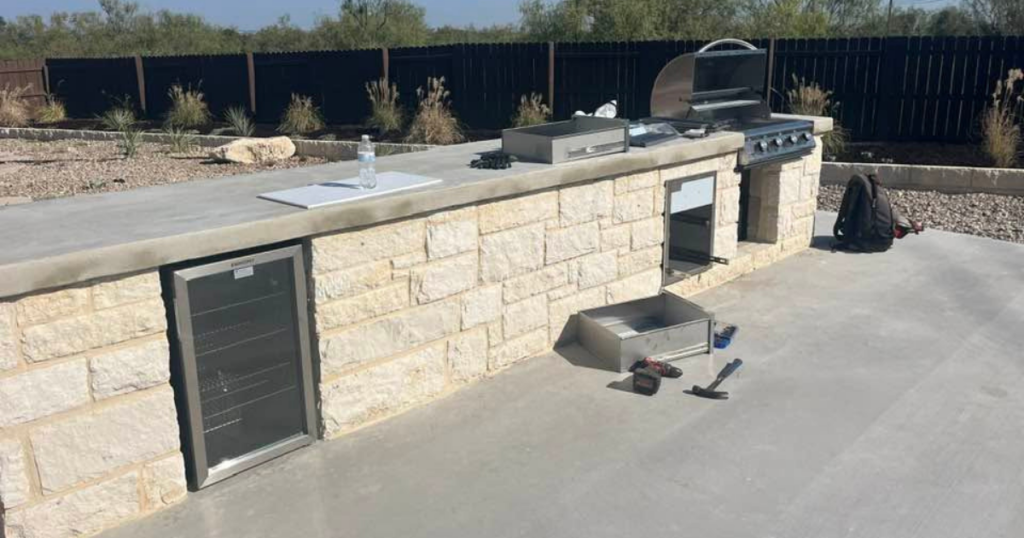 Outdoor Kitchen by Kaius Landscaping and Construction
